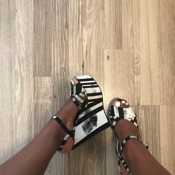 Striped Wedges - Picture 3 of 3